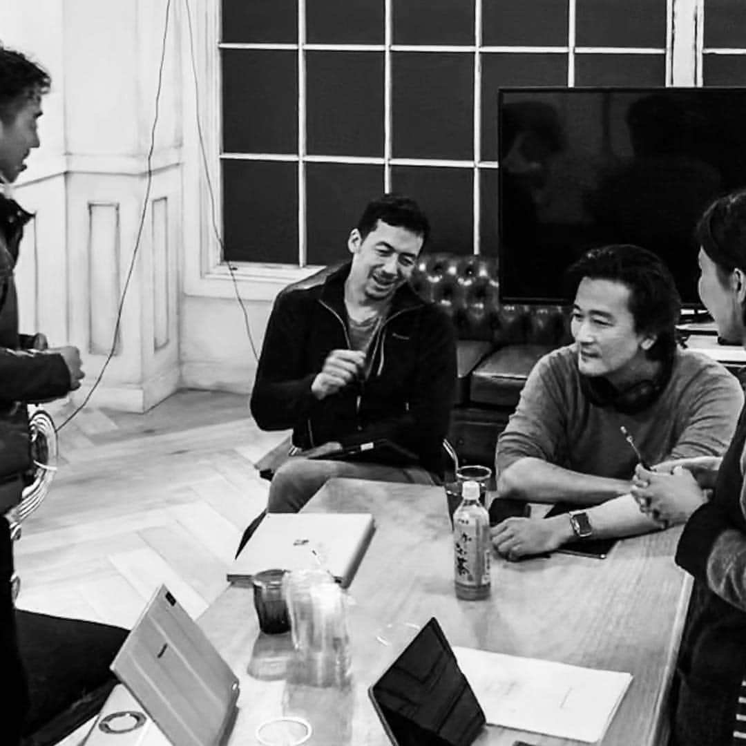 紀里谷和明のインスタグラム：「皆さま、こんばんは。KIRIYA PICTURES 沖村です。 只今、紀里谷は東京におります。 今日は新しいプロジェクトを旧友の桐島さんとmtg。 素敵な事が生まれそうな気配です！」