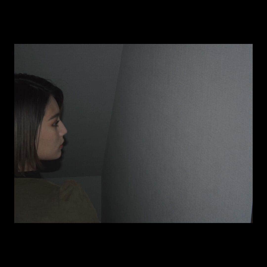 浪花ほのかのインスタグラム：「#デジカメ  階段でとったやつ」