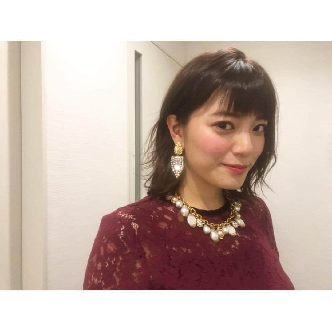 三谷紬さんのインスタグラム写真 - (三谷紬Instagram)「* 昨日のやべっちF.C.ご覧いただきありがとうございました💓 やべっちFCアウォーズ、 受賞されたチーム・選手の皆さんおめでとうございます👏 本家よりも先に18年も勝手にやっているコーナーですが、 Jリーグ1年を振り返る意味でも本当に素敵なコーナーだなと思っています🙊💓笑 皆さま、ご満足いただけましたか？  昨日は放送前から衣装の投稿をしましたが、改めて。 アクセサリー:abiste ワンピース:mystrada * #三谷紬#テレビ朝日#アナウンサー#テレビ朝日アナウンサー#やべっちfc#アウォーズ#mvp#正装#ドレス#アクセサリー#accessory#ワンピース#ボルドーカラー#dress#Jリーグ#soccer#サッカー#ootd」12月10日 21時12分 - mitani_tsumugi