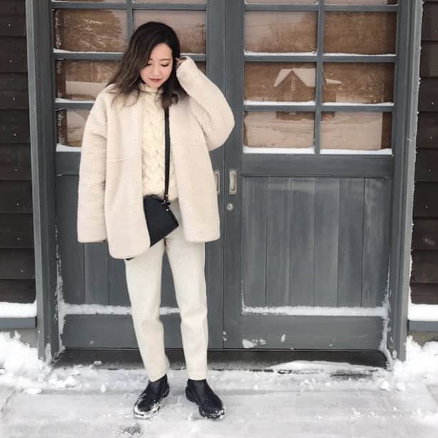 shino_430さんのインスタグラム写真 - (shino_430Instagram)「_ . 先週一番吹雪いてるときに行った函館のコーデ☺️笑 . 北海道ごはん美味しくて最高だったなー♡ . . Outer/TOPS/PANTS @laulen_official の新作 . #laulen_official#drmartens#apc#coordinate#低身長コーデ#ボア#タートルネック#冬コーデ#マーチン#アーペーセー#シンプルコーデ#ドクターマーチン」12月10日 21時42分 - shino_430