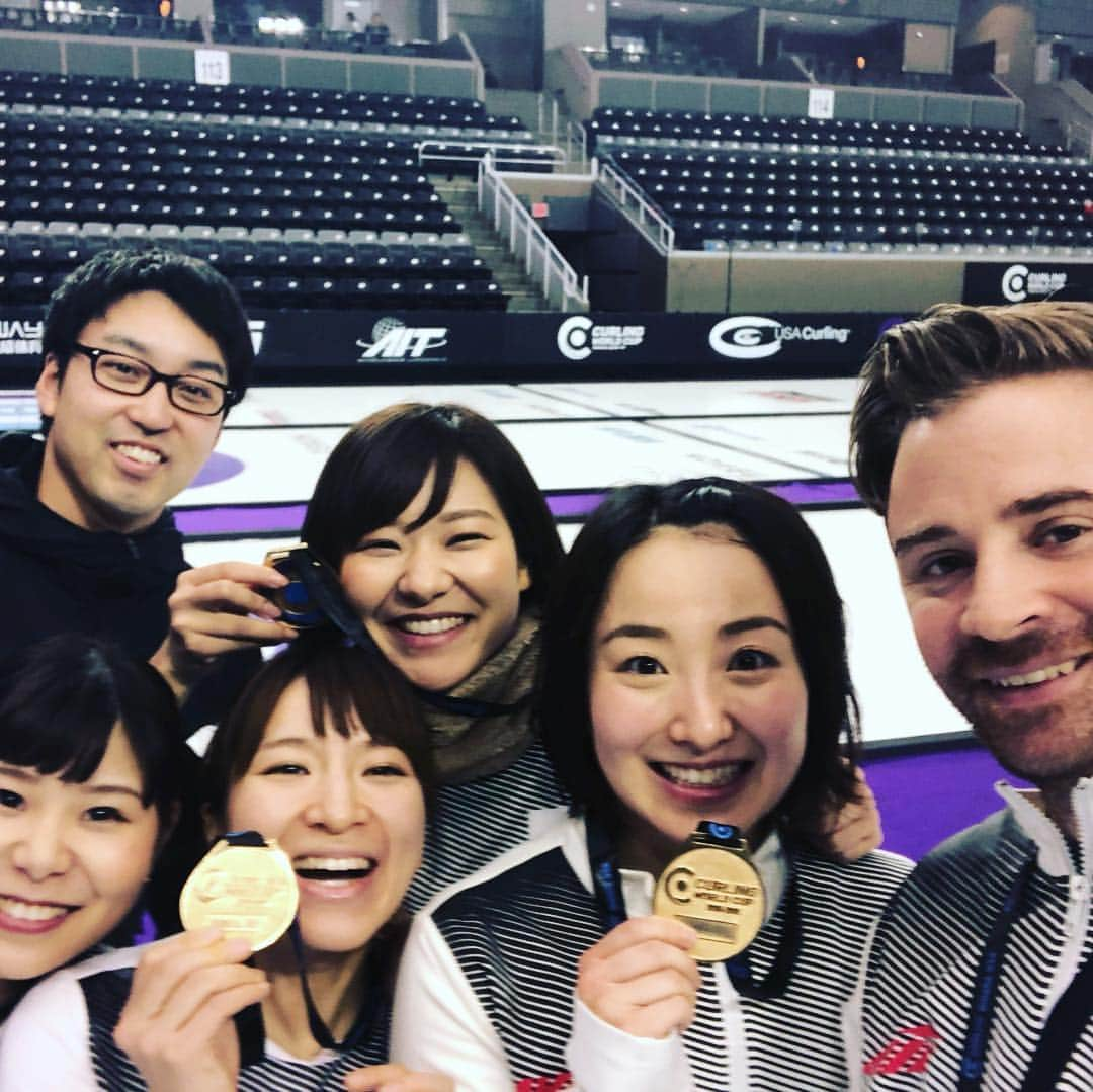 ジェームス・ダグラス・リンドさんのインスタグラム写真 - (ジェームス・ダグラス・リンドInstagram)「Another first for 🇯🇵 !! So proud of these ladies for winning the second leg of the @curlingworldcup in Omaha! A quick King Kong burger to  celebrate and off to Newfoundland for the next event @grandslamofcurling #curling」12月10日 22時47分 - j.d.lind