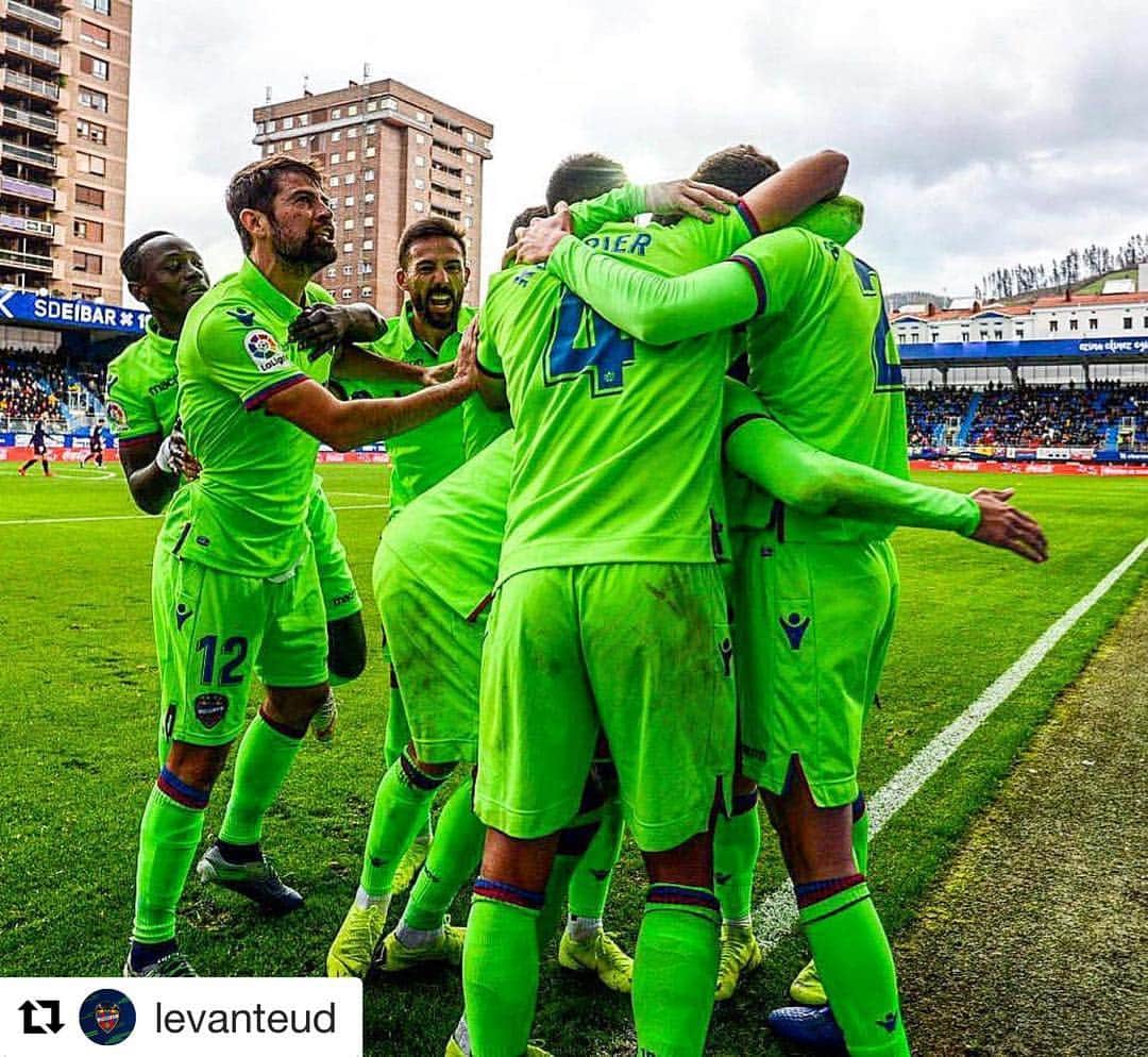 オイエル・オラサバル・パレデスのインスタグラム：「Un punto en un partido muy duro el de ayer en Eibar. Hay que seguir mejorando cosas pero el EQUIPO no se rinde! #eibarlevante #laliga #levanteud #ipurua」