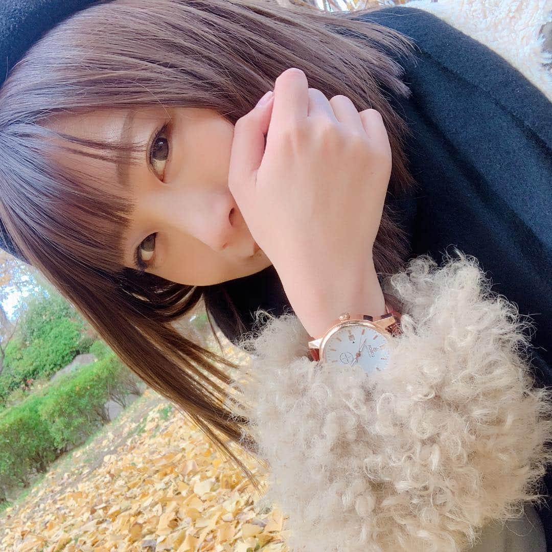 古川真奈美さんのインスタグラム写真 - (古川真奈美Instagram)「.﻿ .﻿ 今流行りの﻿ @loborjapan  さんの時計😍💕﻿ ﻿ 前回の投稿が好評だったみたいで、また時計をプレゼントして頂きましたーーっっ😭🙏🏻✨﻿ ありがたいーー(´；ω；`)♡﻿ loborの腕時計は本当デザインが可愛すぎる❤️﻿ ﻿ ﻿ ありがとうございます🙇🏻‍♂️大切に使わせて頂きます💖﻿ ﻿ また今回も10%offになるクーポンコードを頂いたので、どうぞよろしければ使ってくださいませm(_ _)m﻿ ﻿ クーポンコード【0619mana】﻿ ﻿ #ロバー  #時計  #腕時計  #lobor  #デザインがオシャレすぎる﻿ #メンズも可愛すぎたよ  #チェックしてみてね」12月11日 0時37分 - mana_0619