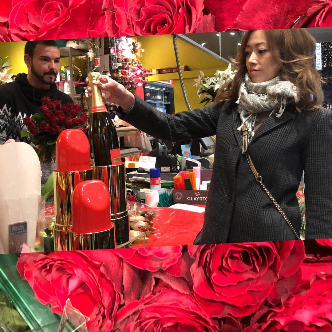 大和悠河さんのインスタグラム写真 - (大和悠河Instagram)「rouge champagne💄🍾🥂🎄わーい💕あの、rougechampagneをいつもの薔薇のお花屋さんで見つけました。 赤薔薇だけにしました。 お部屋で🌹champagne💄🍾。 クリスマスの魔法があなたの心をあたたかさと愛で満たしてくれますように😊。 May the magic of Christmas fill your heart with warmth and love. 🌹 🌹 🌹 💄 🌹 🍾 🌹 🍾 . #宙  #夜宙  #夜宙よぞらyuga  #宙ぞらyuga  #宙そら #h0h0h0 #Xmaspresent2018 #Xmastree  #君は僕の薔薇 #好きだよずーっと  #YUGA #YAMATO  #大和悠河 #yugayamato #やまとゆうが #ヤマトユウガ #YugaYamato  #MISSYOUIBETYOUMISSMEMORE. 💕🎄. #ILOVEYOUEVENMORETHANCHOCOLATE」12月11日 1時52分 - yugayamato