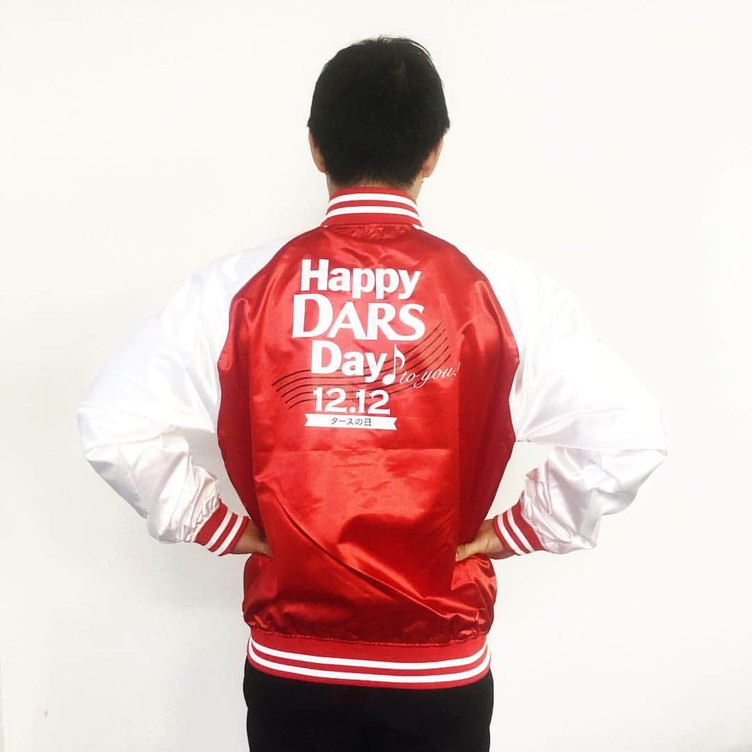 森永製菓のインスタグラム：「* 明日 #12月12日 は #ダースの日 ！ . #森永 #森永製菓 #morinaga #ダース #DARS #森永チョコレート #チョコレート #ジャンパー」