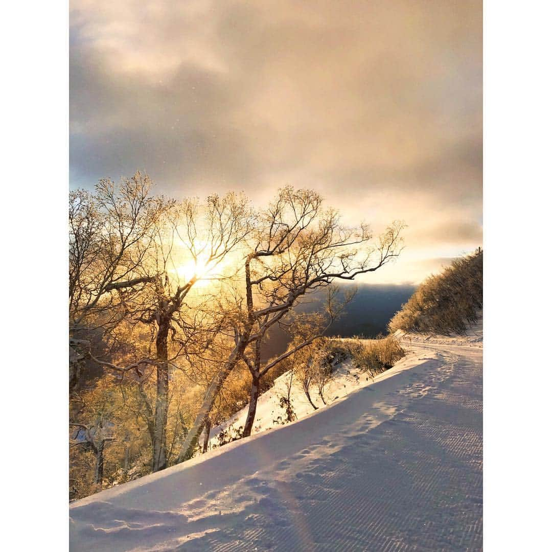 舞川あいくさんのインスタグラム写真 - (舞川あいくInstagram)「Rising sun🙏🌄✨ #hokkaido #7am」12月11日 13時00分 - aiku_0817__