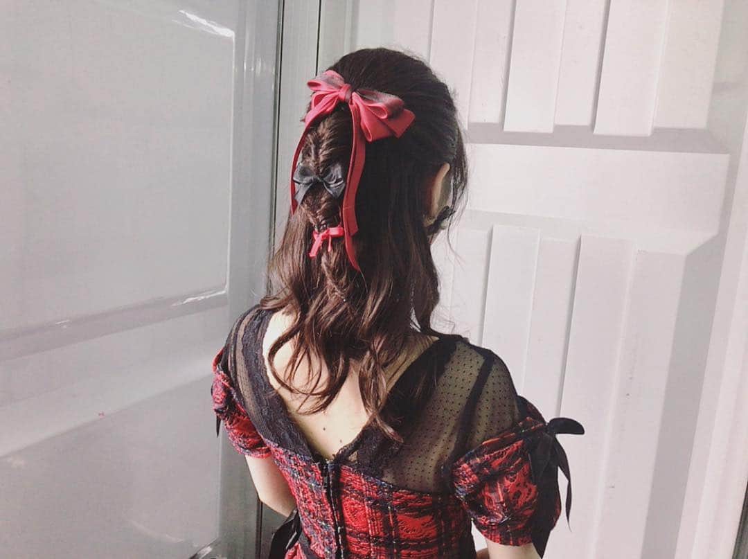柏木由紀さんのインスタグラム写真 - (柏木由紀Instagram)「. ヘアアレンジ❤︎ いくつになってもリボンがすき☺︎🎀 . #hairarrange #ヘアアレンジ」12月11日 13時17分 - yukikashiwagi_official