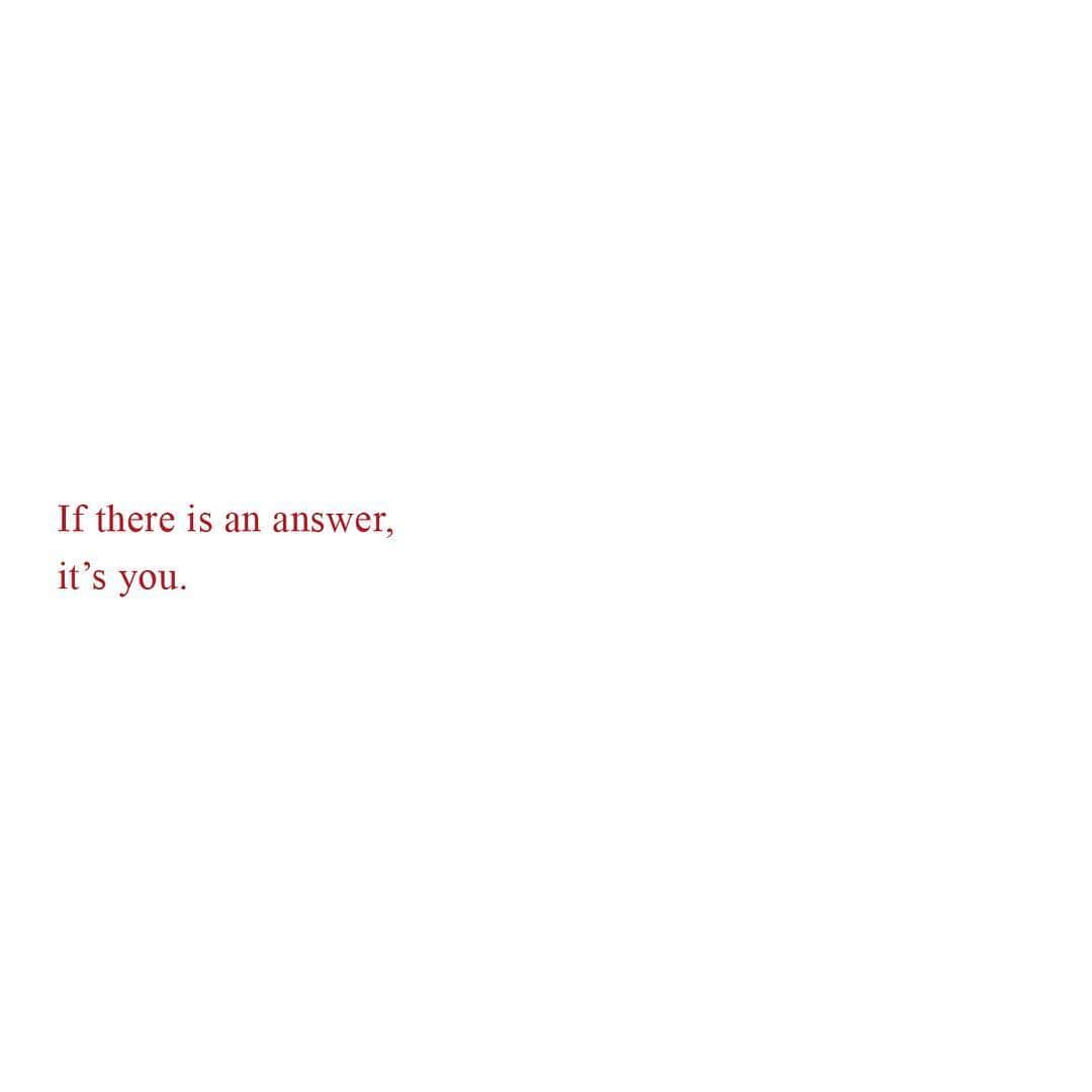 Valentinoさんのインスタグラム写真 - (ValentinoInstagram)「‘If there’s an answer, it’s you.’⁣⁣ @YrsaDaleyWard #ValentinoOnLove⁣⁣ ⁣⁣ ⁣ #ValentinoOnLove is an exclusive book that features previously unpublished poems on love by @YrsaDaleyWard, the acclaimed author and poet best known for The Terrible and Bone from @PenguinBooks.  The book accompanies 400 limited pieces of Valentino Garavani #RockstudSpike which is customized by Daley-Ward’s verse ‘If there’s an answer, it’s you’ inside.」12月11日 4時39分 - maisonvalentino