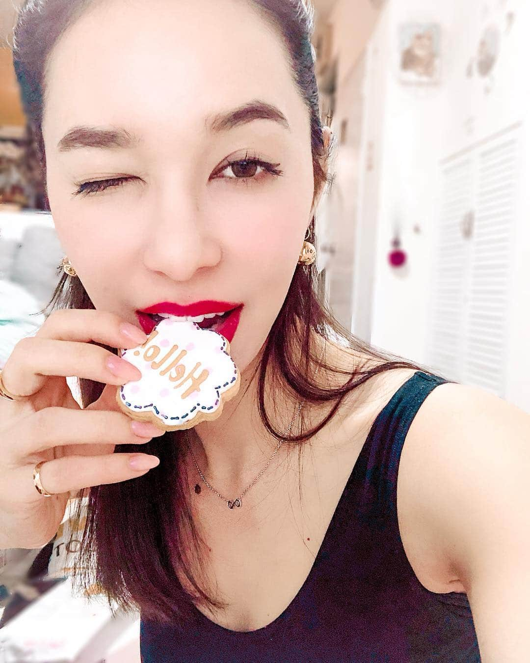 Gabrielaさんのインスタグラム写真 - (GabrielaInstagram)「Morning 🍪 cookies! . 原宿にオープンしたアイシングクッキーショップ、 Shonpyで買ったよ！ . . . #shonpy  @shonpy @shonpy_harajuku  #アイシングクッキー #原宿　 #原宿スイーツ　 #お菓子　 #スイーツ部 @shonpy_chan #インスタグラマー  #cookies #sweet」12月11日 11時20分 - rkgabriela