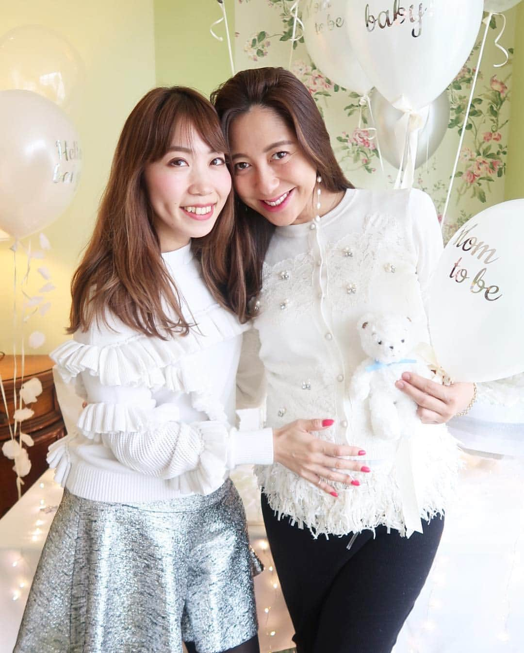 小川ひとみさんのインスタグラム写真 - (小川ひとみInstagram)「みんなとの記録写真☺️💋🎈🎄❤️ #love #bff #babyshower #howhappyiam」12月11日 22時06分 - hitomy220