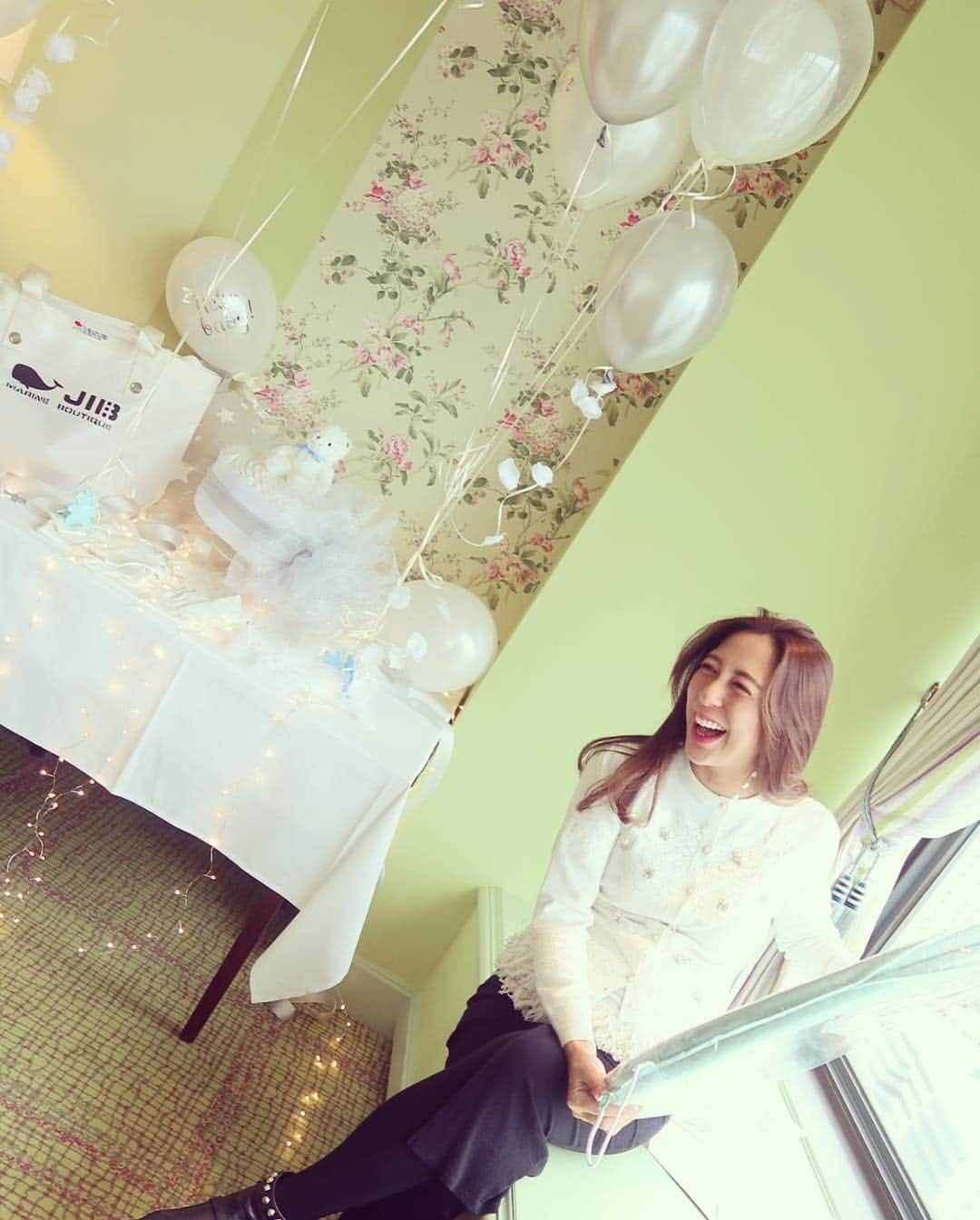 小川ひとみさんのインスタグラム写真 - (小川ひとみInstagram)「みんなとの記録写真☺️💋🎈🎄❤️ #love #bff #babyshower #howhappyiam」12月11日 22時06分 - hitomy220