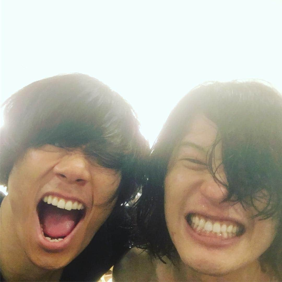 [ALEXANDROS]さんのインスタグラム写真 - ([ALEXANDROS]Instagram)「東京最高でした！二日間ありがとう！また会いましょう。そしてツアーはまだ続きます。次は...お前だ大阪ー！ 洋平ヒロサトヤスまー Tokyo was sick as hell! Thank you! #sleeplessinjapantour  #sleeplessintokyo」12月11日 22時16分 - alexandros_official_insta