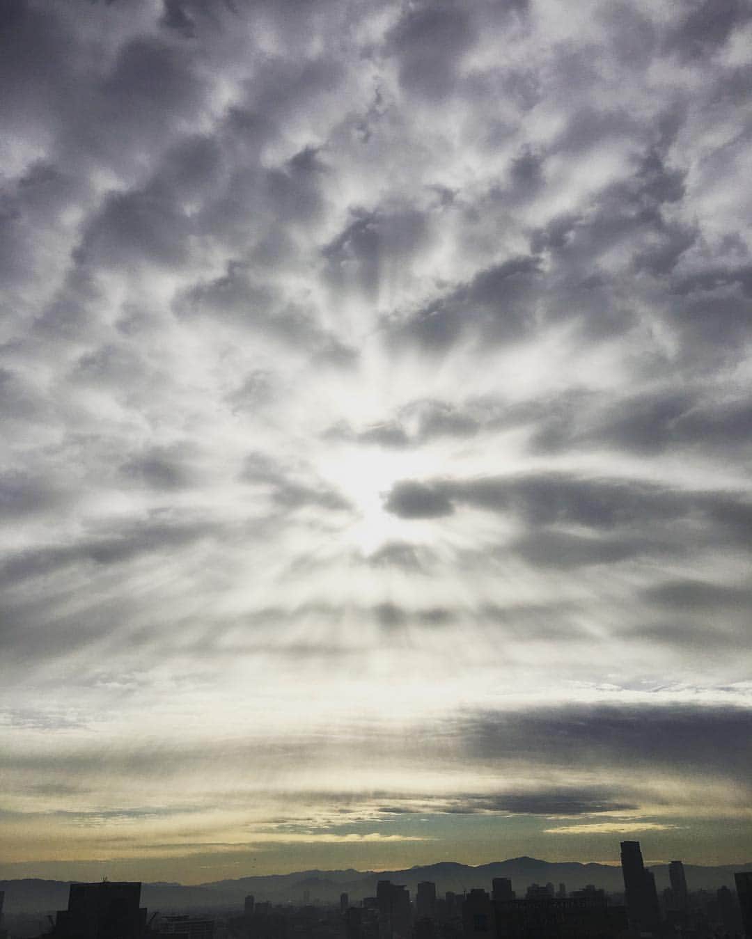 高岡早紀 さんのインスタグラム写真 - (高岡早紀 Instagram)「今朝の大阪の空。。 #魔界転生」12月11日 14時29分 - saki_takaoka