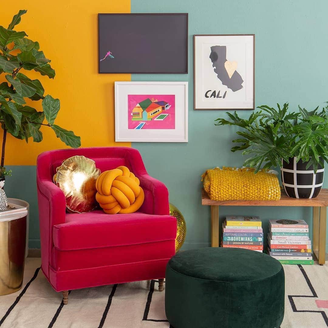 Interior123.com のインスタグラム：「Bold colors will make you happy! Putting together your own palette of colors, shades and tones will establish a feeling of place and give the room a memorable identity. • • Via: @ohjoy • • #decor #interiorstyle #livingroom #livingroomdecor #livingroomdecoration #livingroomdesign #livingroomideas #livingroominspo #artwall #pictureframes #wallart #walldecor #walldecoration #archidaily #archilovers #art #deco #design #designer #designinspiration #home #homedecoration #homedesign #homestyle #inspiration #instahome #interiors #interiorstyling #residential #roomdecor」