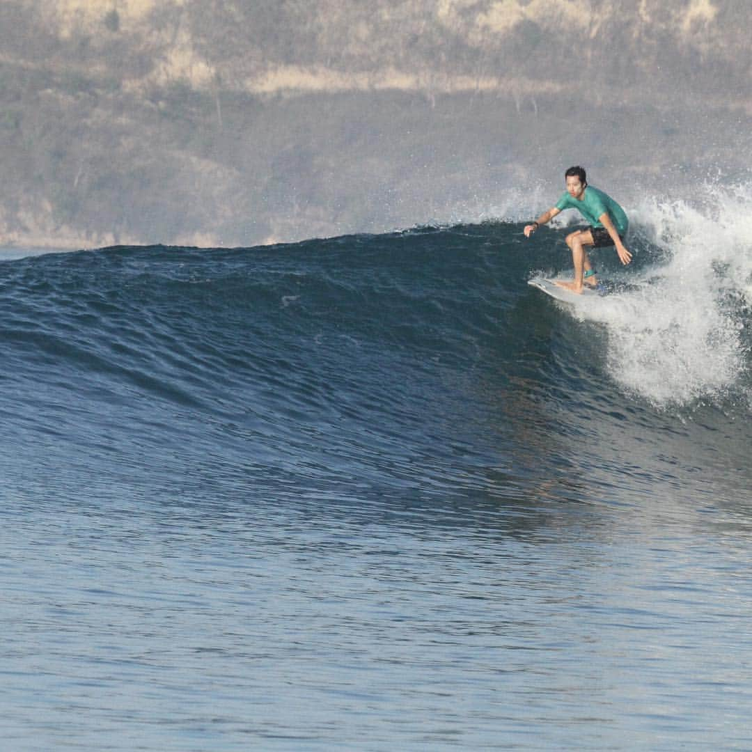 田中毅さんのインスタグラム写真 - (田中毅Instagram)「Instagram、始めました😎 #日焼け止めで顔真っ白#surf #surfing #indonesia」12月11日 16時21分 - tanaka_ta_ke_shi