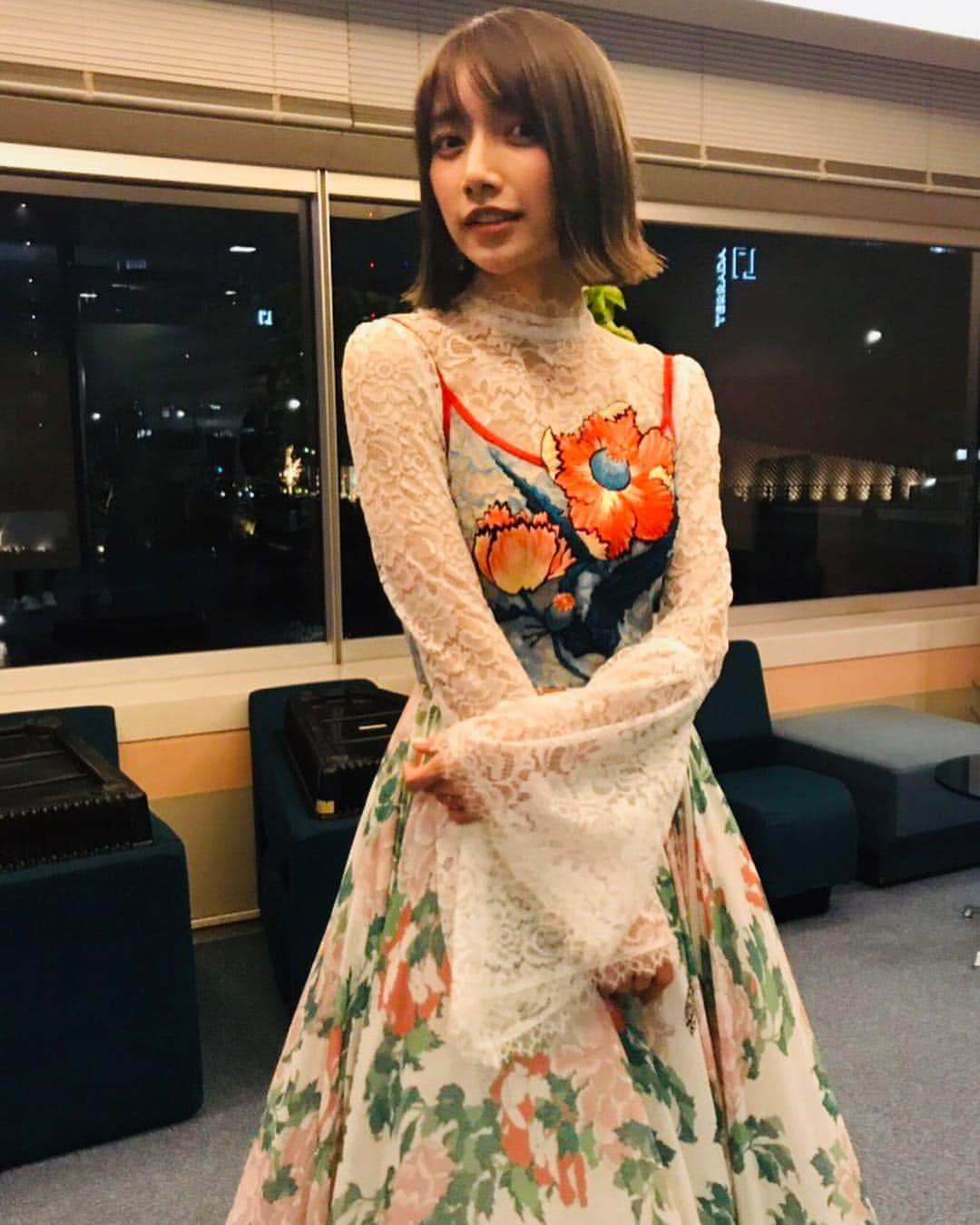 後藤真希さんのインスタグラム写真 - (後藤真希Instagram)「昨日のドレス👗は #yumikatsura さんの。白レースをレイヤードしてみました✨ @yumikatsura_ @yumikatsurajapan  #yumikatsura  #桂由美 #ユミカツラ」12月11日 17時09分 - goto_maki923