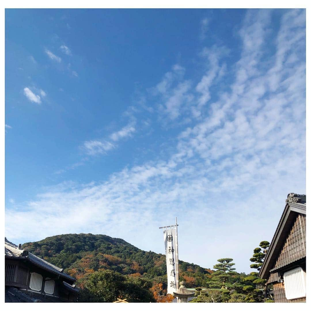 馬場園梓さんのインスタグラム写真 - (馬場園梓Instagram)「おーい♪  今日はね、 関西テレビ 「雨上がりのフォトぶら♪」の年末特番のロケでした☺︎！ 今回もおすすめスポットをたくさん巡りましたが、 ただただ楽しいだけの時間でしたよ˚✧₊ こちらは１２月２７日の 午前中 にオンエアですので、 ぜひ、よろしくお願い致します！  そして  この素敵なお衣装は、  ボアブルゾン& イエロースウェット→SUPER SPINNS  ラメニットスカート→she mo shelly  イヤリング→スタイリストさん私物  になります！  ですから  ルン♪  #yeah #happy #nice  #関西テレビ #雨上がりのフォトぶら #街ブラ #グルメ #日帰り #旅行 #食べ歩き #大好物 #ハプニング #衝撃  #球体 #ワラビー #ご機嫌 #ルン♪」12月11日 17時25分 - babazonoazusa