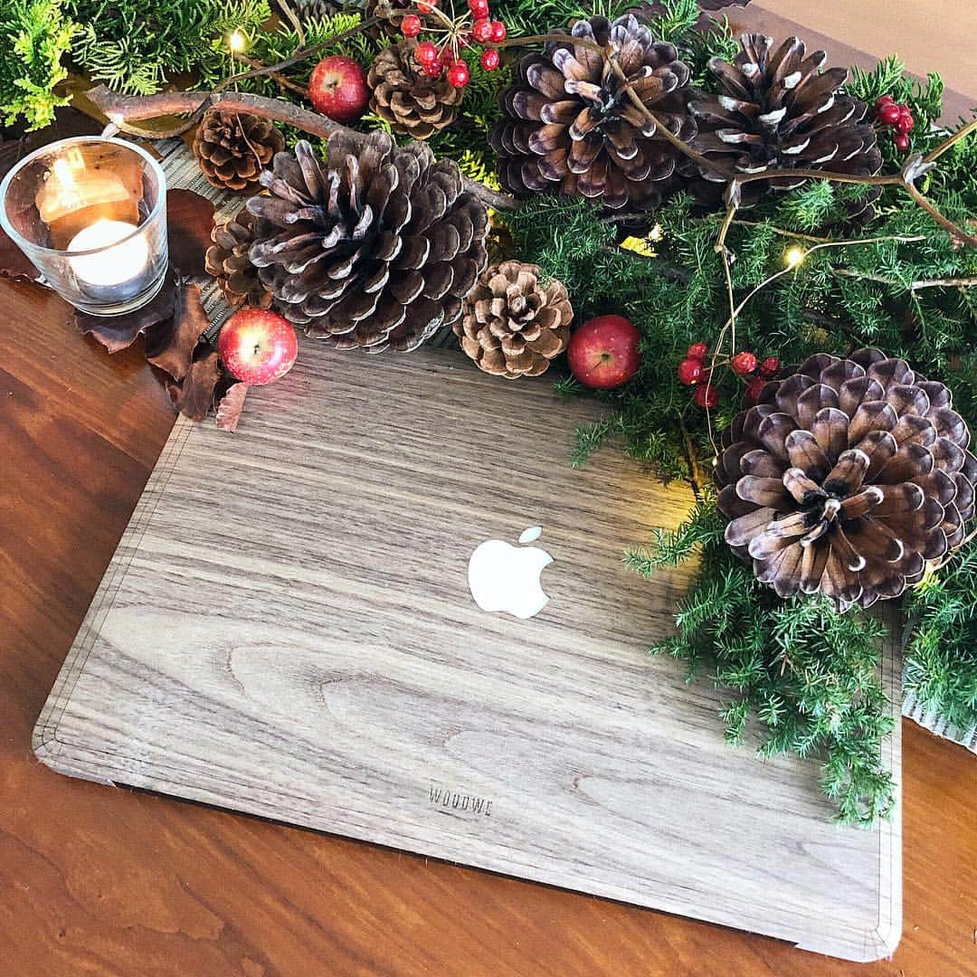 My chan || 舞ちゃんのインスタグラム：「Still looking for the perfect Christmas gift? How about a MacBook cover like this? Head on over to to @the_woodwe and get 20% off your purchase with code MISSMYCHAN20 ♥️ クリスマスプレゼントに#Woodwe のマックブックカバーはいかがですか？MISSMYCHAN20 のディスカウントコードでお買い物が20%引きになります！是非使ってくださいね♥️」