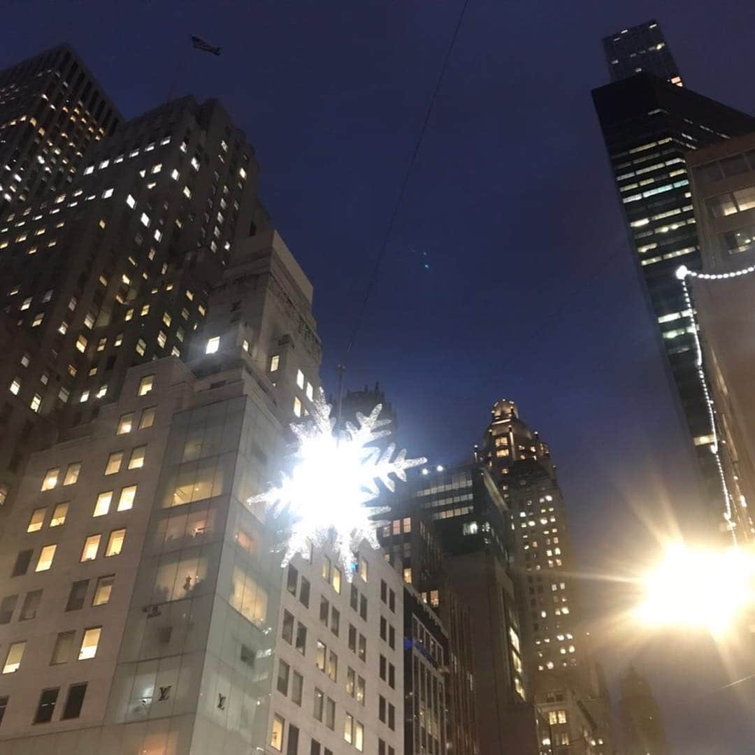 TBS「ビジネスクリック」さんのインスタグラム写真 - (TBS「ビジネスクリック」Instagram)「Merry Christmas🎄✨ ロイターの皆さんから ニューヨークの素敵な街並みを パシャリ📷していただきました❣️ #businessclick  #ビジネスクリック #TBS #tbs #ロイター #Reuters #New York #みなさん良いクリスマスを🎄 #happy merry christmas🎄🎅 #xmas🎄」12月11日 18時35分 - business_click