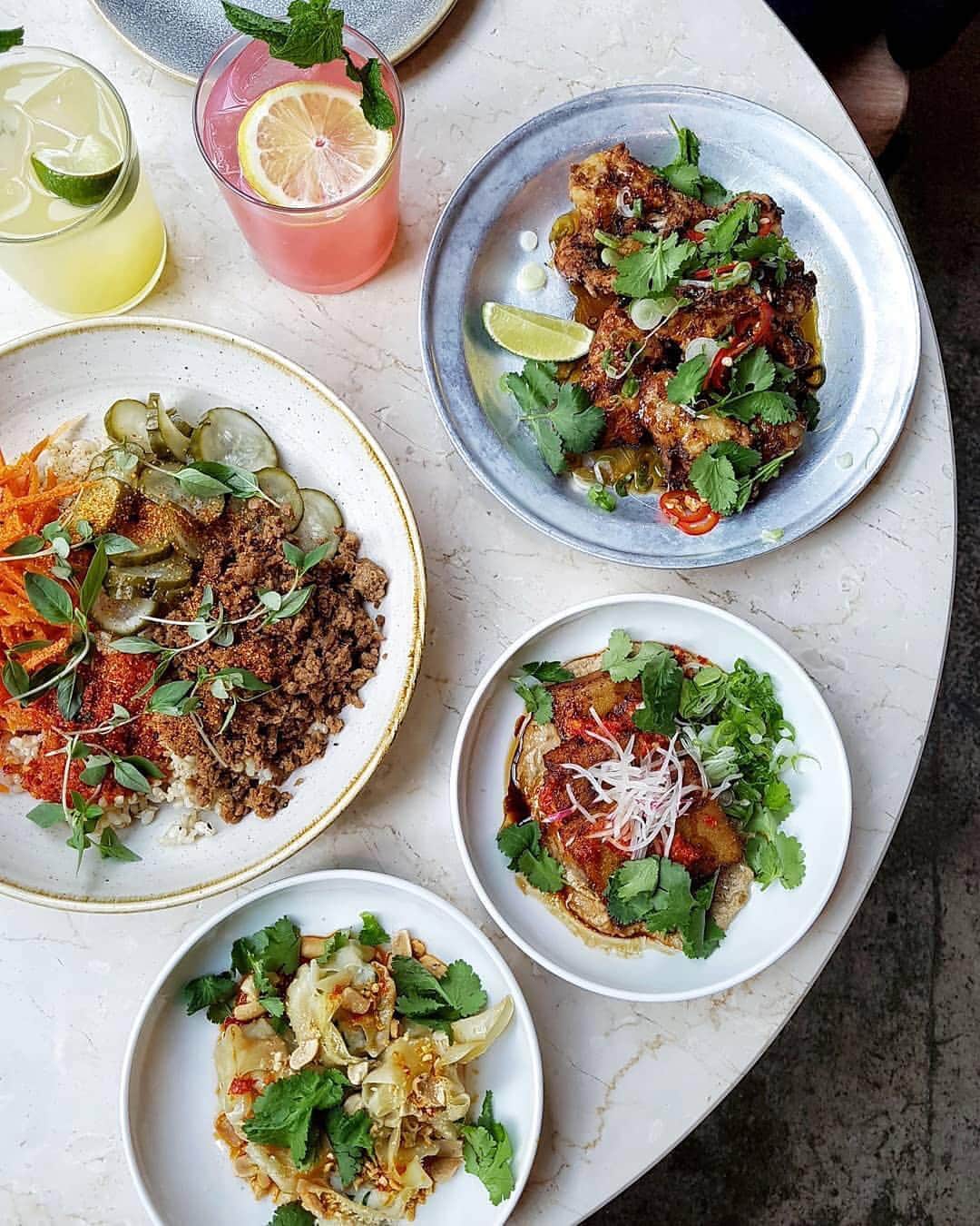 Top Cat Photoのインスタグラム：「TOP London 🍽 ☕️ @caravanrestaurants 📷 @clerkenwellboyec1 •  #toplondonresto #eatlikealocal #eatlikeaboss Look at the featured gallery to share the ❤️ #communityfirst #london #uk #toplondonphoto」