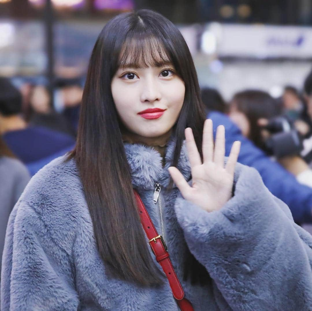 モモさんのインスタグラム写真 - (モモInstagram)「♡ [Fantaken] 181211 - Gimpo Airport on the way to Japan -  #MOMO #트와이스 #모모 #平井もも #もも #TWICE © peachtoktok」12月11日 19時17分 - momojype