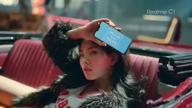あゆみテレサのインスタグラム：「TVC for Real Me Mobile📱❤️ タイでスマートフォンのCMに出演しました🇹🇭✨ @applemodels」