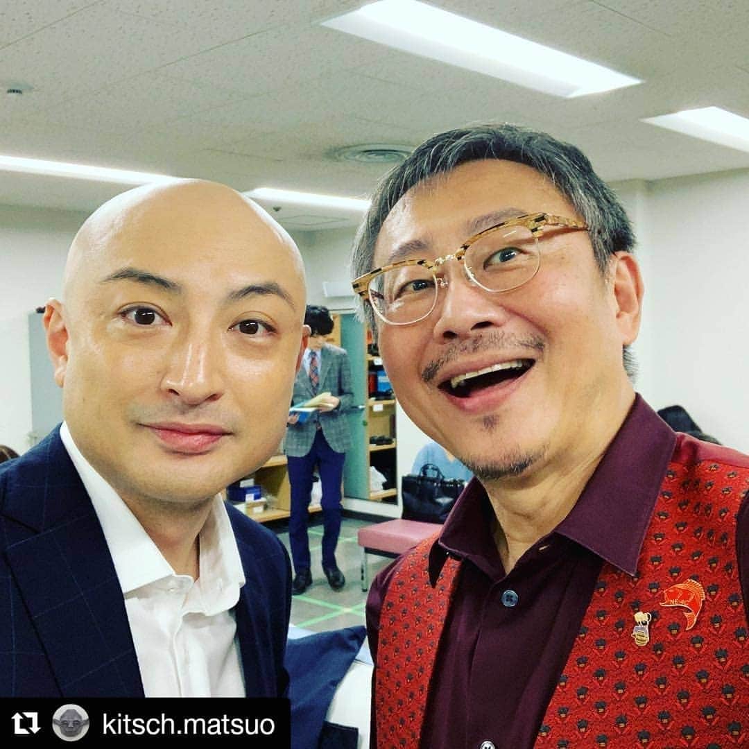 日本テレビ「獣になれない私たち」のインスタグラム：「会うはずがなかった2人🍺  #松尾貴史 #山内圭哉  #タクラマカン斎藤 #九十九社長 #生田スタジオで再会 #レアショット #獣になれない私たち  #けもなれ  #最終回は水曜よる10時オンエア」