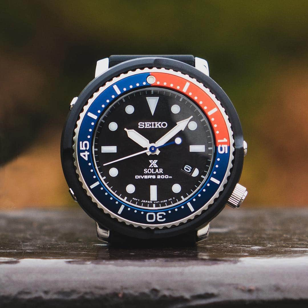 セイコーさんのインスタグラム写真 - (セイコーInstagram)「Seiko Prospex Diver Scuba LOWERCASE Limited Edition BAYCREW’S GROUP 40th Anniversary Exclusive Model LOWERCASE ・ 梶原由景氏監修のセイコーダイバーズを象徴する外胴プロテクターモデルをコンパクトにしたジェンダーレスな新型ケースのダイバーズウオッチ。 BAYCREW’S GROUPの創業40周年を記念する数量限定モデル。ダイバーズウオッチとして絶大な人気を誇る「レッド×ブルー」のベゼルが魅力のこのモデルは、 数量限定のシリアルナンバーを裏ぶたに記した対象ショップ（EDIFICE/JOURNAL STANDARD/HIROB）でしか購入できない希少性の高いアイテムです。 ・  STBR019　40,000円＋税 https://www.seikowatches.com/jp-ja/products/prospex/special/diverscuba_lowercase ・  #seiko #prospex #seikoprospex  #STBR019 diverscuba_lowercase #seikoprospexdiverscuba #diverscuba #lowercase #watches #セイコー #プロスペックス #diverswatch #seiko_lowercase #solar #梶原由景 #BAYCREWSGROUP #baycrews」12月12日 7時57分 - seikowatchjapan