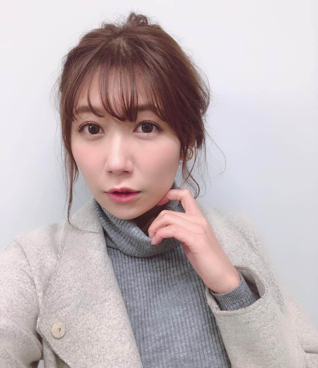 穂川果音さんのインスタグラム写真 - (穂川果音Instagram)「今日のヘアスタイル^_^ タートルネックのニットの時は、アップへア率高くなります♡  #アベプラ #abematv  #weather #weatherforecast #気象予報士 #穂川果音 #instastyle #instahair  #ヘアアレンジ #アップスタイル  #hair #hairstyle #hairarrange #ほかのん #hairstyles #タートルネック #hairstyling #おしゃれ #アップヘア #冬コーデ #まとめ髪」12月11日 23時22分 - hokawakanonn