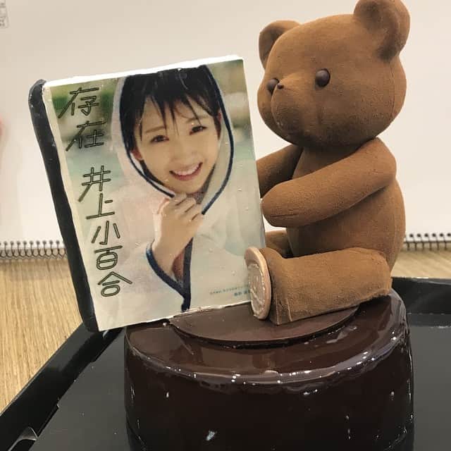 井上小百合 1st写真集【公式】のインスタグラム：「さゆにゃん、写真集発売おめでとう^_^ ーくまさんより  #乃木坂46  井上小百合 #存在 12月12日発売 Amazon→goo.gl/LupRhT  セブン→goo.gl/jD3GB6  楽天→http://ur0.biz/Ok0Q hmv→goo.gl/KSoxNN」