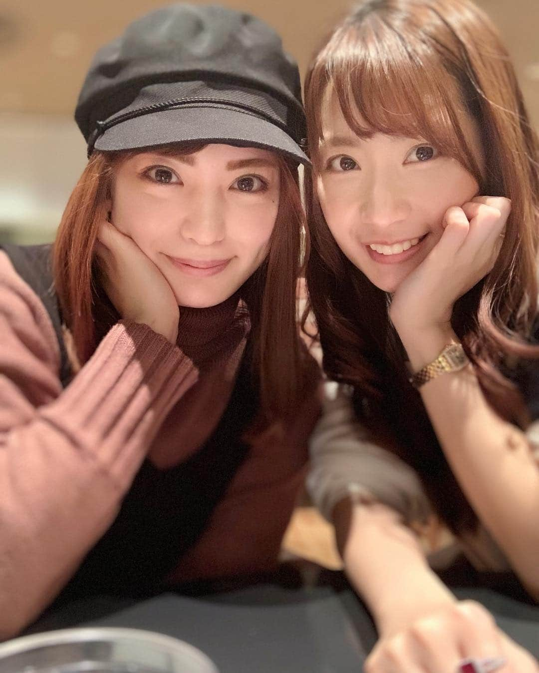 中川杏奈さんのインスタグラム写真 - (中川杏奈Instagram)「久しぶりのみづき😻💗 今日もあっという間🍽 13年位前にはじめて会った時美少女すぎて衝撃的だったみづき😵✨ 今も変わらず可愛い( ´ ▽ ` )💞 そして相変わらずみづきと並ぶと自分の顔の地味さに驚く😹笑 : #美少女 から #美女 へ✨ #第三惑星アイドル  #ルドイア #ルドイア星惑三第 ##make #makeup #twins #bikini #anna #水着 #ビキニ #asian #asiangirl #nomake #cosplay #asianmodel  #地味顔 それから今日アプリで撮るより、内側カメラのポートレート機能で撮った方が綺麗だって教えてもらった(^^)メモメモ✍️」12月12日 8時29分 - annanakagawa0228