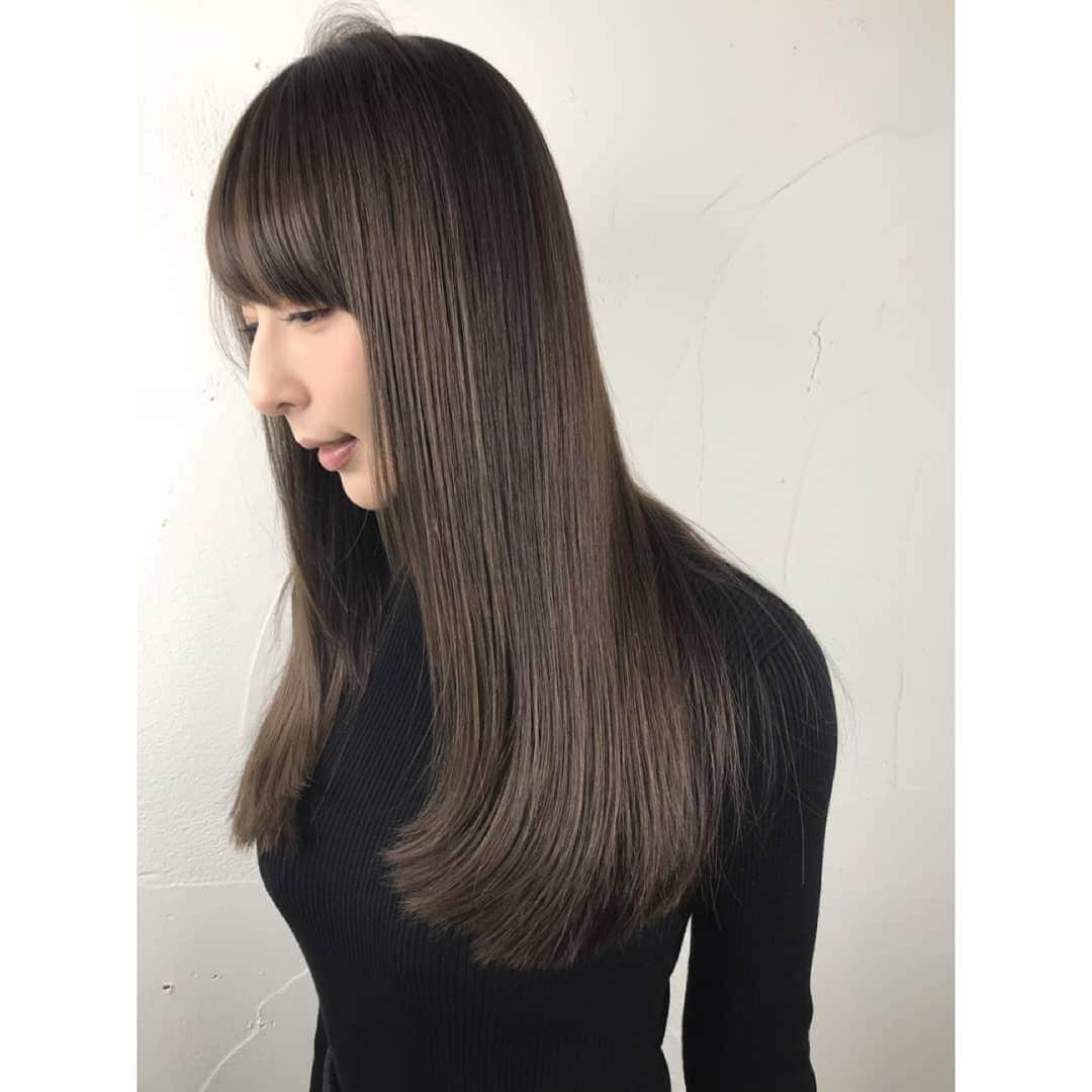 希崎ジェシカさんのインスタグラム写真 - (希崎ジェシカInstagram)「カット、カラー、 トリートメントしてきたよぉ💇💈. . すっごく艶々の髪になって嬉しい😭！！. . ロングヘアーだから. しっかりケアしないと😂 . . 担当してくれた. @takahiro_numa さん. . ありがとうございます🙏. . . #カット #カラー #トリートメント #水素トリートメント #原宿 #美容室  #ロングヘアー  #ストレート」12月12日 16時25分 - kizaki_jessica