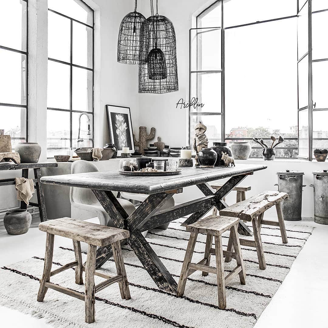 Interior123.com のインスタグラム：「White room is perfect space for all the rustic and vintage treasures integrated in this dining room. These accents are the answer for comfortable and cozy space and can be a great source of inspiration. • • Via: @paulinaarcklin • • #decor #diningchairs #diningroom #diningroomdecor #diningroominspo #diningroomtable #diningtable #rustic #rusticdecor #rusticfurniture #rustichome #rustichomedecor #archidaily #archilovers #art #deco #design #designer #designinspiration #home #homedesign #homestyle #inspiration #instahome #interiorinspiration #interiors #interiorstyle #interiorstyling #residential #roomdecor」
