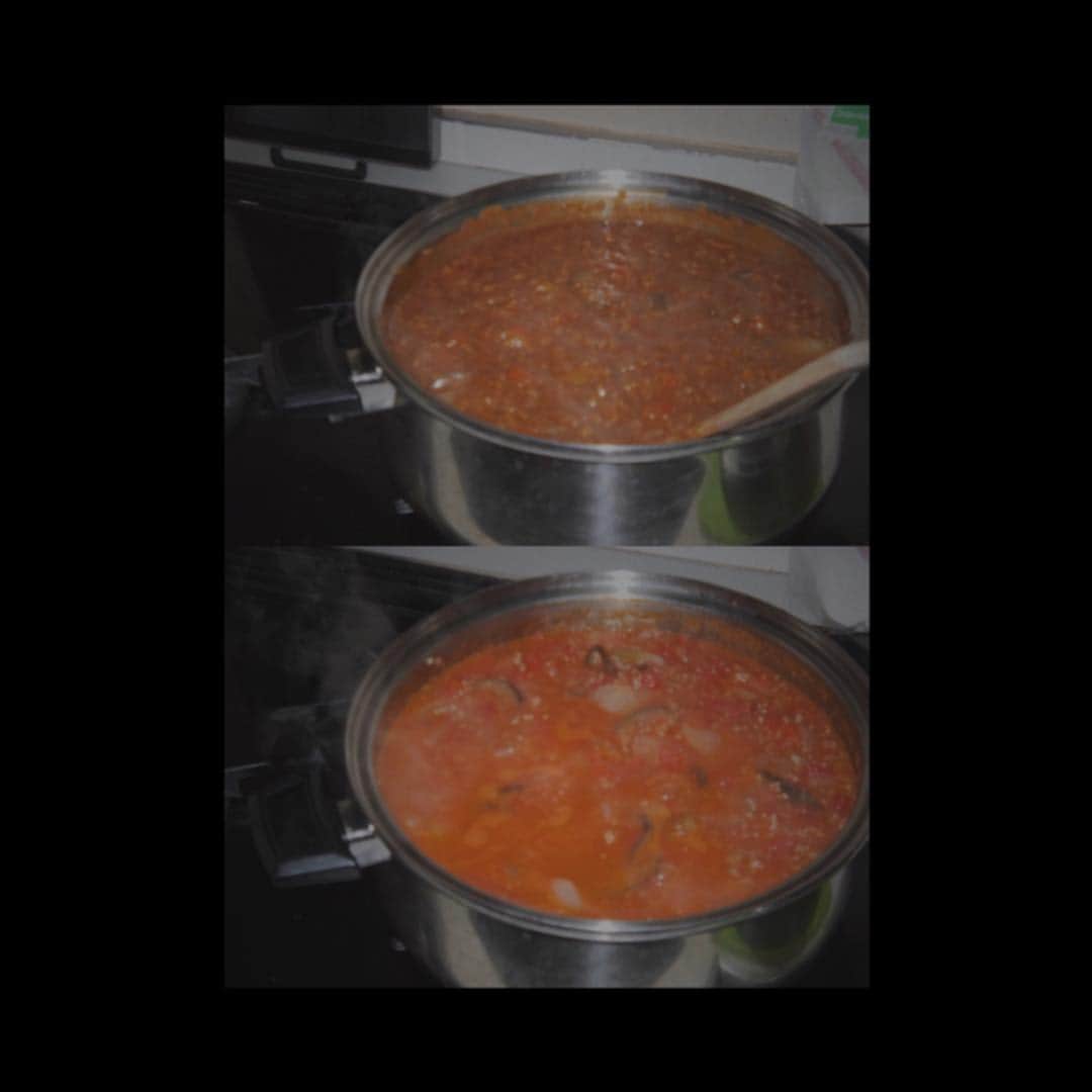 浪花ほのかさんのインスタグラム写真 - (浪花ほのかInstagram)「#カレーライス  昨日もカレーライス。 今回は水を入れないカレー トマトとナスと玉ねぎの水分で作ってみた！  トマトがほぼでトマトの缶詰もいれたよ！！ おいちかったー、」12月12日 17時29分 - hnoa_z