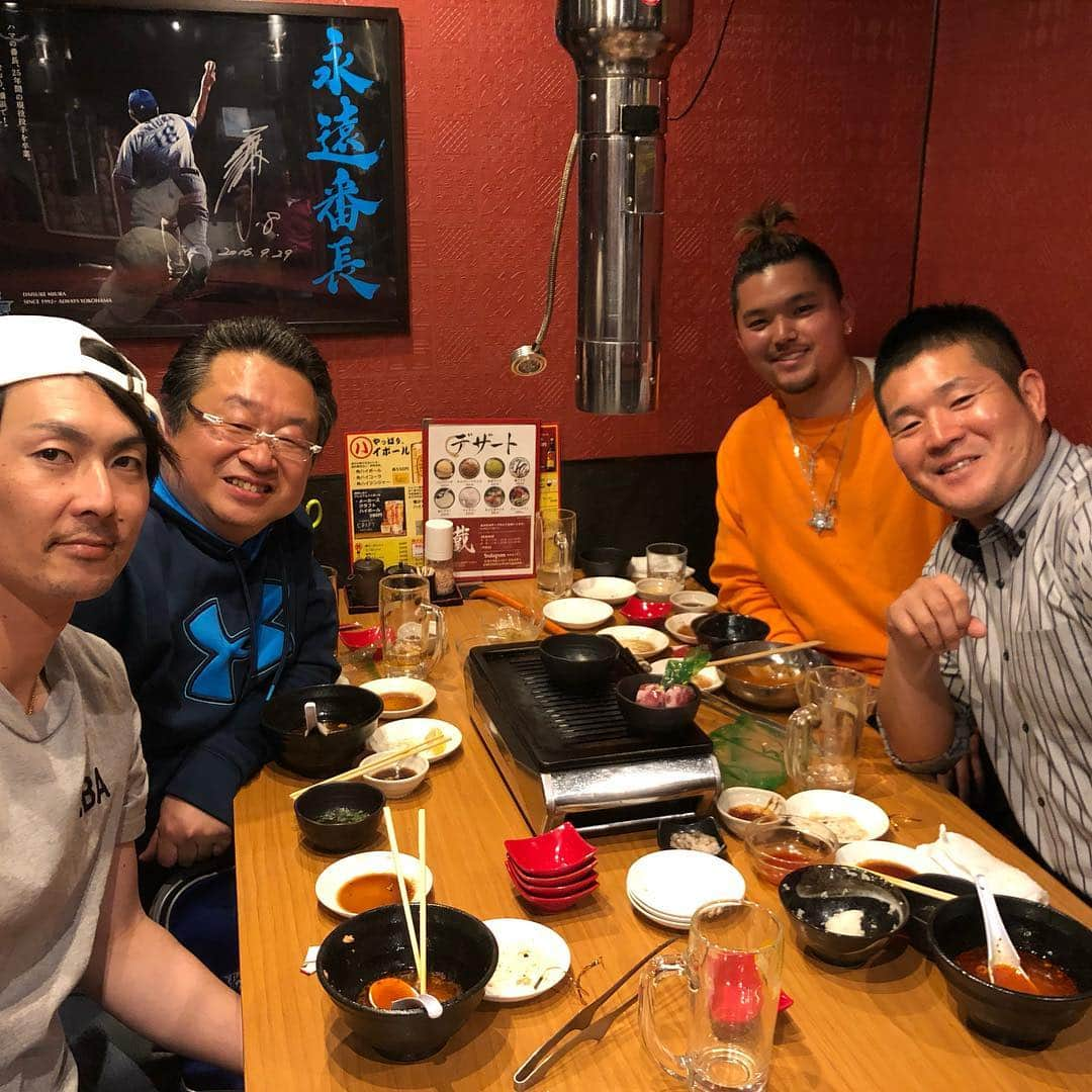 後藤武敏さんのインスタグラム写真 - (後藤武敏Instagram)「この前の焼肉鐵（くろがね）での食事会です^ ^ ご馳走様でした😄‼️ 鐵さんにも大好きなセセリ‼️ 山盛り花火付きでプレゼントして頂きました(^^)！ 有難うございました^ ^ 超〜楽しかった〜😄 #焼肉鐵#マジうまい#石川雄洋#山本武白志 #セセリ#チェケラ」12月12日 11時49分 - 55gomez55