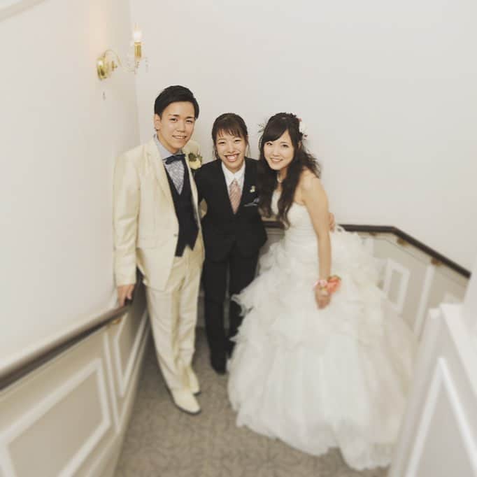 迎賓館ヴィクトリア/結婚式(富山・高岡・金沢・小松・福井)のインスタグラム：「#スタッフと (* ¨̮*)/♡︎ ウエディングパーティー後に 担当のプランナーとぱしゃり😘♥︎ 打ち合わせ1つ1つが想い出ですね😊 * * * * * ⛪️ウエディングフェアや💡お問い合わせは プロフィールからHPをご覧下さい✧︎*。 @victoria_weddingstyle ☎️お電話でのお問い合わせもお待ちしております *迎賓館VICTORIA福井 TEL 0776-23-5011 *迎賓館VICTORIA小松 TEL 0761-23-7055 *迎賓館VICTORIA金沢 TEL 076-238-5211 *迎賓館VICTORIA高岡 TEL 0766-27-1155 *富山セントマリー教会＆迎賓館VICTORIA TEL 076-423-6688 *。 *。 #迎賓館ヴィクトリア #ヴィクトリア #福井ヴィクトリア#小松ヴィクトリア #金沢ヴィクトリア#高岡ヴィクトリア#富山ヴィクトリア#vic花嫁 #vic婚#ウェディング #ブライダル #結婚式 #金沢結婚式 #結婚式場 #金沢結婚式場 #結婚式準備 #卒花嫁 #北陸花嫁 #金沢花嫁 #家族愛 #ウエディングフェア #フェア #金沢#金沢市#プランナーと#ウエディングプランナー#結婚式後」