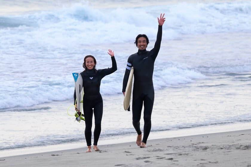 金子藍さんのインスタグラム写真 - (金子藍Instagram)「彼氏が出来ました💙!? surf with @shota_hagiwara . 結婚式出席の為に豊橋へ帰ってきてたショータとサーフィン🏄‍♀️🏄‍♂️ . ショータは東京でモデル業頑張っているので応援してね💙 . 2枚目はショータがGoProで撮ってくれたmovie 謎にスローだった🤣 . いい写真ありがとう 📷 @photo_epg . #roxy #roxyjapan #surf #伊良湖 #カップルコーデ #カップルもどき #goprojp」12月12日 13時24分 - aikaneko_surf