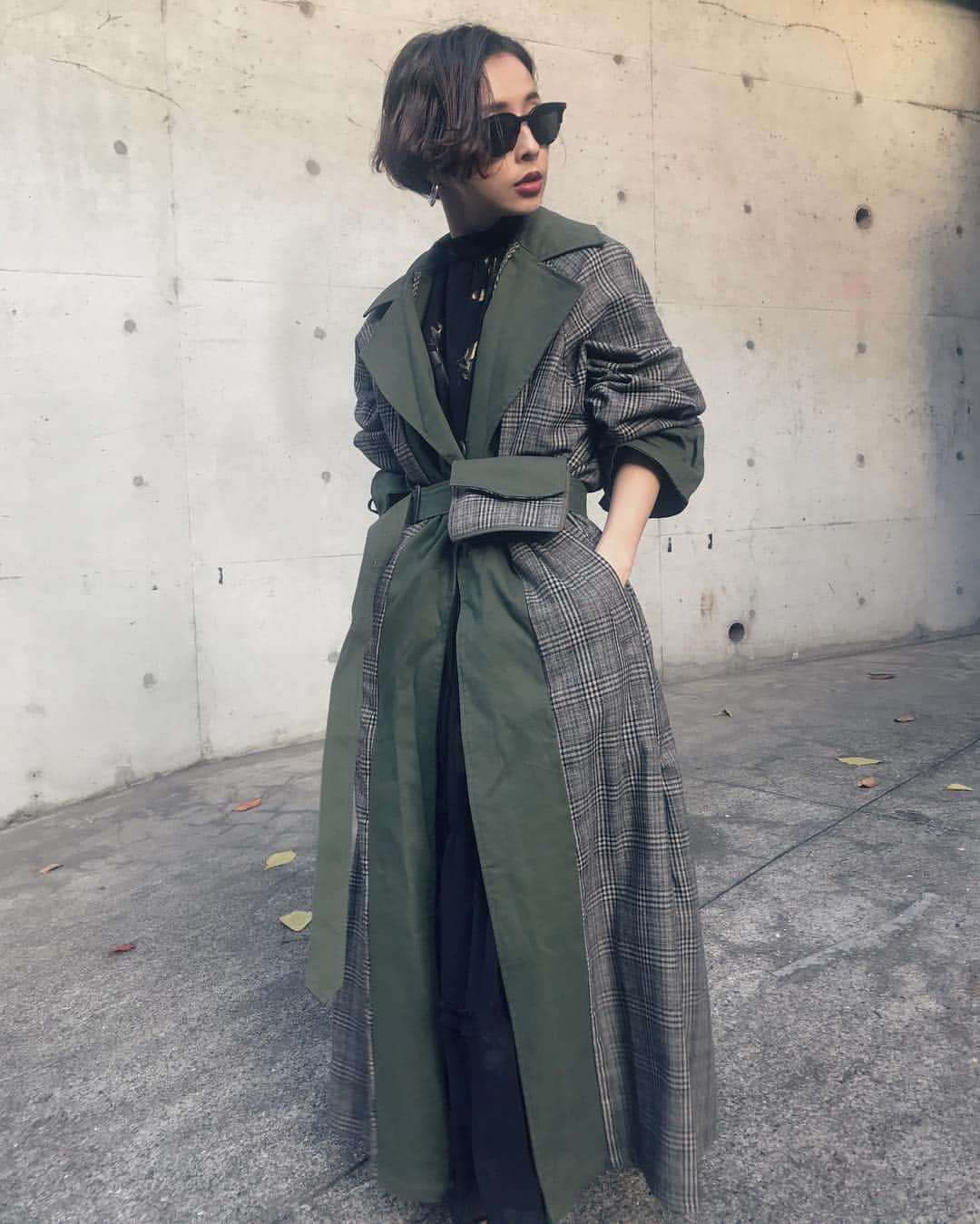 黒石奈央子さんのインスタグラム写真 - (黒石奈央子Instagram)「明日からプレセールが始まるよ♫ . REVERSIBLE TRENCH COAT ¥34200+tax → ？？ . 目玉アイテムこの子！！リバーシブルトレンチ😍リバーシブルで使えるトレンチコート♡ 是非狙ってる方はお早めに！ . . @ameri_shinjuku @amerivintage @ameri_daikanyama #ameri#amerivintage #fashion #coordinate#ootd#outfit#osanposnap #705_outfit #大人ファッション #大人コーディネート #大人スタイル #modestyle #modefashion#modecasual」12月12日 18時05分 - blackstone705