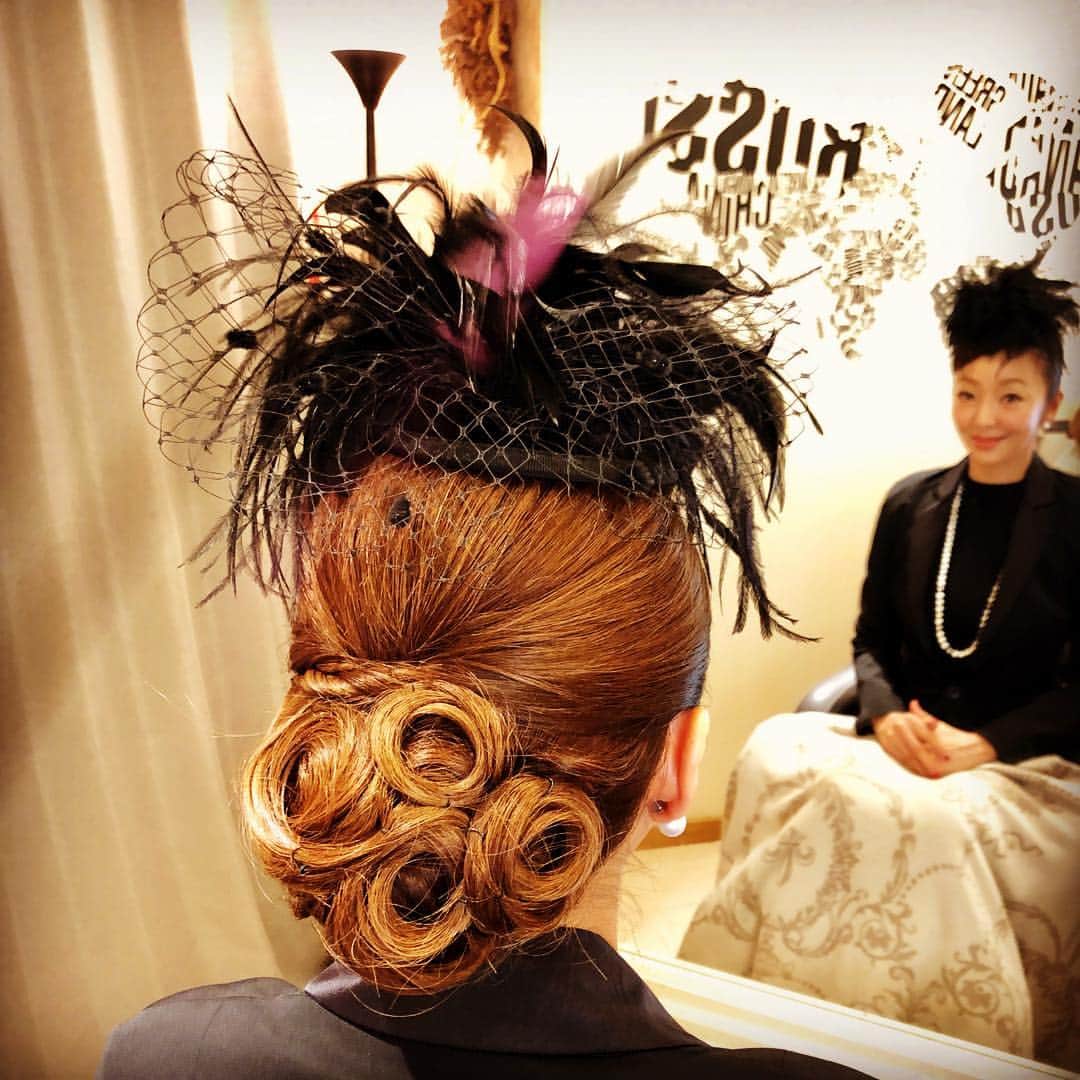 神田うのさんのインスタグラム写真 神田うのinstagram ヘアースタイル後ろを見せて と言うコメントも頂いておりましたので思い出して今回は撮ってみました ヘアースタイル ヘアスタイル Hairstyle Hairset ヘッドドレス Headdress ミサハラダ Misaharada