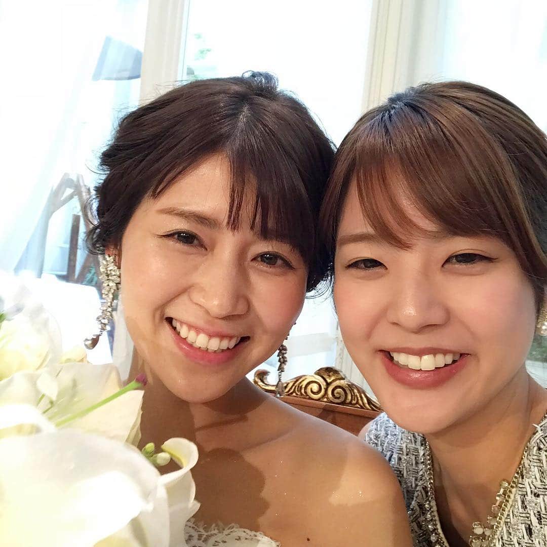 フジテレビアナウンサーのインスタグラム：「・ #だいすきな先輩の結婚式に行ってきました。 #幸せそうな笑顔で #わたしも幸せ！ #おめでとうたけゆかさん！ ・ #竹内友佳 #久代萌美 #フジテレビアナウンサー #ハッピーウェディング」