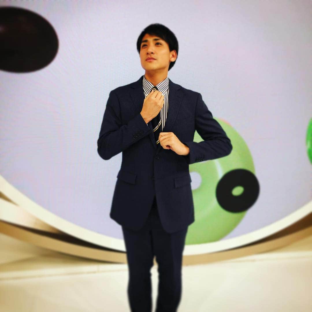 山本紘之さんのインスタグラム写真 - (山本紘之Instagram)「ネクタイをキュッと締めて。 Instagram、始めます。」12月12日 19時09分 - yamamoto_hiroyuki.ntv
