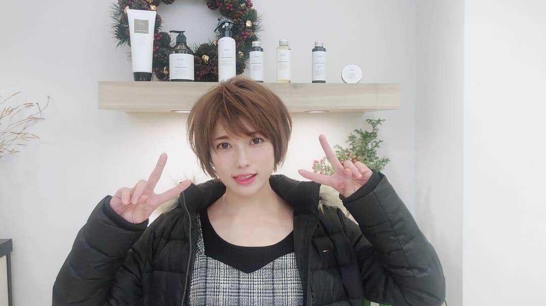 横川ユカのインスタグラム：「ずーっと挑戦してみたかった髪型‪\(ᯅ̈ )/‬♡ #ショートヘア #haircolor #hiarsalon #apish #apishaoyama #小俣つかさ さん #thankyou #表参道#青山 #igers #igersjp #lovers_nippon_portrait #ファッション #fashion #今日の服 #ootd #outfit #outfitoftheday #ootd4nylonjp #ootn #ootw #fashion #fashionphotograpy #ootdfashion #instafashion #Instagram #tommyjeans #fifth #whoswhochico」