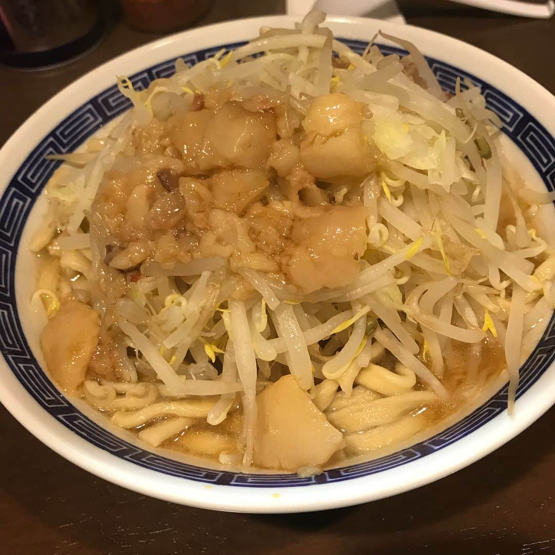 山崎晃平さんのインスタグラム写真 - (山崎晃平Instagram)「zenzen またまたくぅ〜なラーメンいただきました。 月2で抑えないとお腹ぽよんぽよん魔神になってしまう。 でもうまかった、癒し。」12月12日 21時11分 - yamapon_fabi