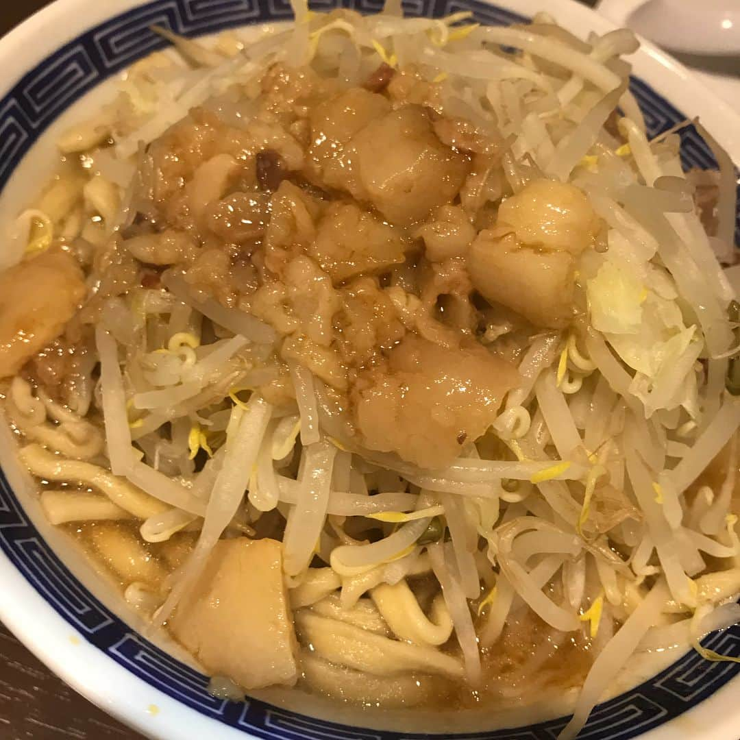 山崎晃平さんのインスタグラム写真 - (山崎晃平Instagram)「zenzen またまたくぅ〜なラーメンいただきました。 月2で抑えないとお腹ぽよんぽよん魔神になってしまう。 でもうまかった、癒し。」12月12日 21時11分 - yamapon_fabi