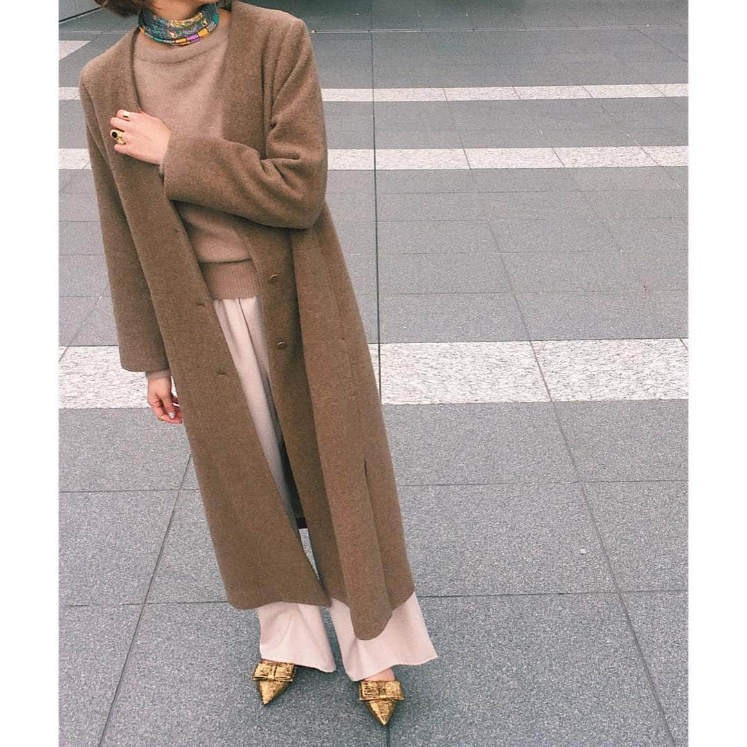 IÉNA LA BOUCLEさんのインスタグラム写真 - (IÉNA LA BOUCLEInstagram)「.﻿ ~LA BOUCLE Recommended~﻿ ブークルのモッサーVネックコート﻿ ﻿ 温かみを感じさせる上質なウールで仕立てたVネックコート。合わせやすいグレーとベージュのベーシックカラーでご用意しました！﻿ ﻿ ﻿ スッキリとしたシルエットで、しっかりロングのコートは長く愛用出来る1枚です。﻿ ﻿ ﻿ coat:【IENA LA BOUCLE】¥48,000+tax﻿ no.18020914145040 ﻿ size:36、38﻿ col:gray、beige﻿ ﻿ ﻿ ﻿ #ienalaboucle #laboucle #boucle﻿ #vneckcoat #coat #longcoat ﻿ #recommended ﻿ #イエナラブークル  #ラブークル #ブークル﻿ ﻿」12月12日 21時24分 - iena.la.boucle.store