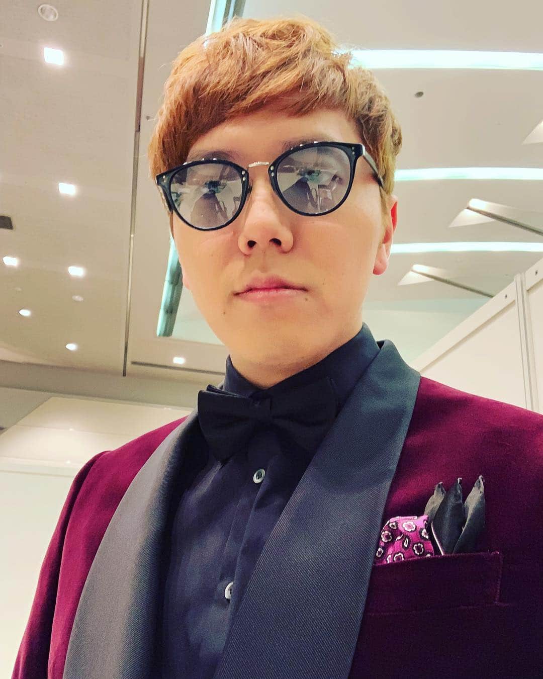 HIKAKINのインスタグラム：「レッドカーペット、 珍しくカッコつけ😎✨🍸 #YTFF #ヒカキン」