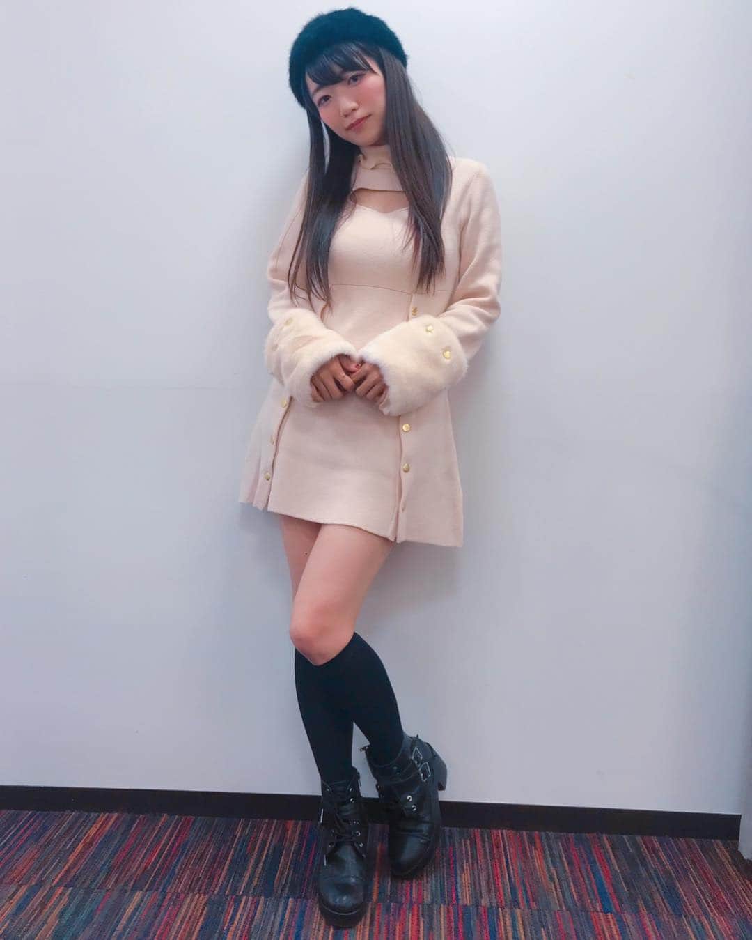 ぱいぱいでか美のインスタグラム：「この前のTheNIGHTで着てた私服はCrayme,です♡ エッチだ・・・。 ꙳ #onepiece #crayme #俺はインスタグラマーになりてぇ  #月曜thenight #AbemaTV ꙳ Crayme,のレディなセクシーさ好きだ〜！ 袖のフワフワは取り外しできます◎ あと屈んでるところを真上から見られない限り 三枚目みたいな谷間の見え方しないので笑、 (サービス精神……！) ふつうにしてたらデコルテあたりがちらっと見える感じで可愛いです〜☻ そして暖かい！ . TheNIGHT、来週の月曜まではアーカイブがAbemaアプリから観れるので見逃した方は是非！ MCのスピードワゴンさん、なすなかにしさん、NGT48の荻野由佳さん みんなで楽しくオリジナルゲームをやる回でした〜！ 月曜TheNIGHTいつも楽しくて好き！ また呼んでもらえるようにがんばろっと！」