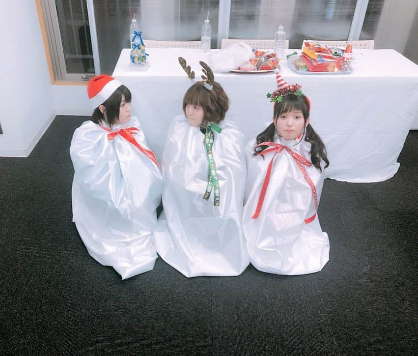 大空直美のインスタグラム：「メリークリスマス…🎄 #トリセカ #袋詰め」