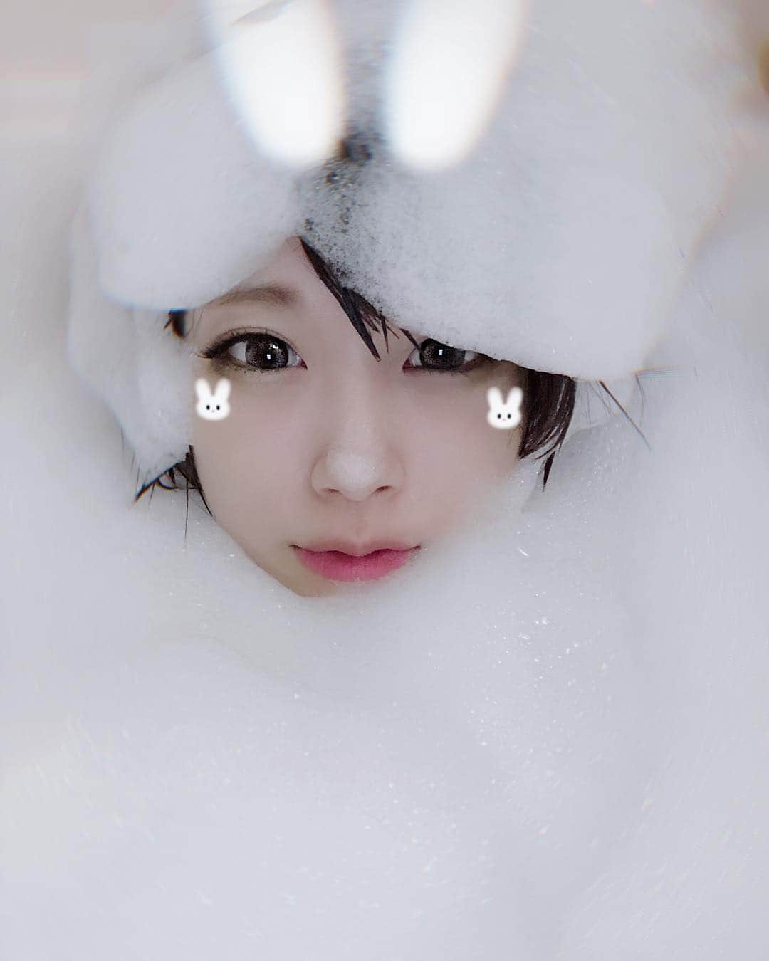 のインスタグラム：「🐇💭 #bubble#rabbit #bubblebath#lushjapan#lush#snowapp」