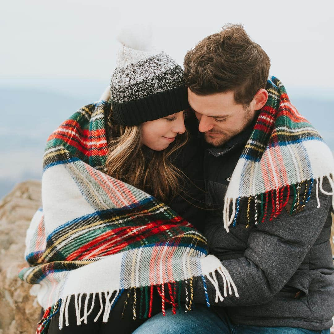 キミー・マイズナーさんのインスタグラム写真 - (キミー・マイズナーInstagram)「✨You’re my constellation ✨ . . 📷: @justinkunimoto . .  #engagementphotos #love #weddingwire」12月13日 9時08分 - kmeiz12